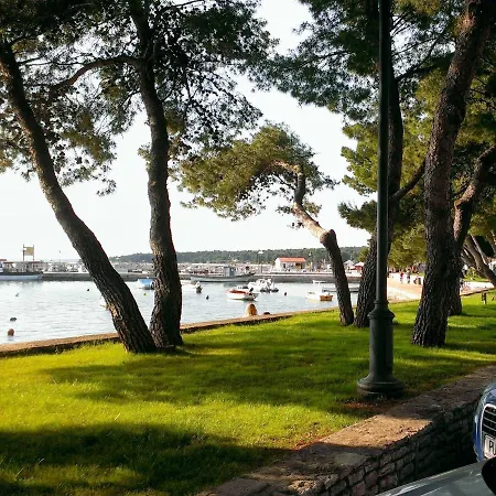Holiday Apartment Near The Beach Fažana Exterior foto