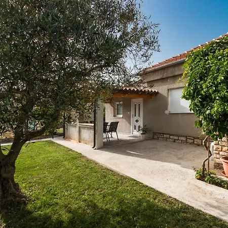 Holiday Apartment Near The Beach Fažana Exterior foto
