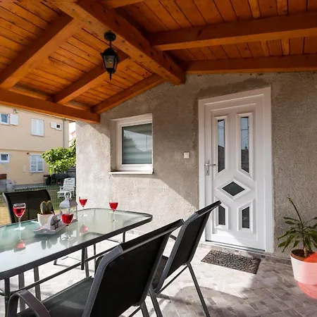 Holiday Apartment Near The Beach Fažana Exterior foto
