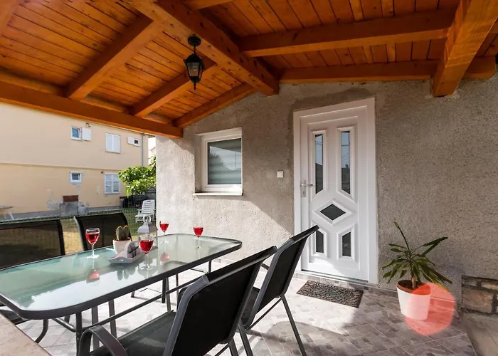 Holiday Apartment Near The Beach